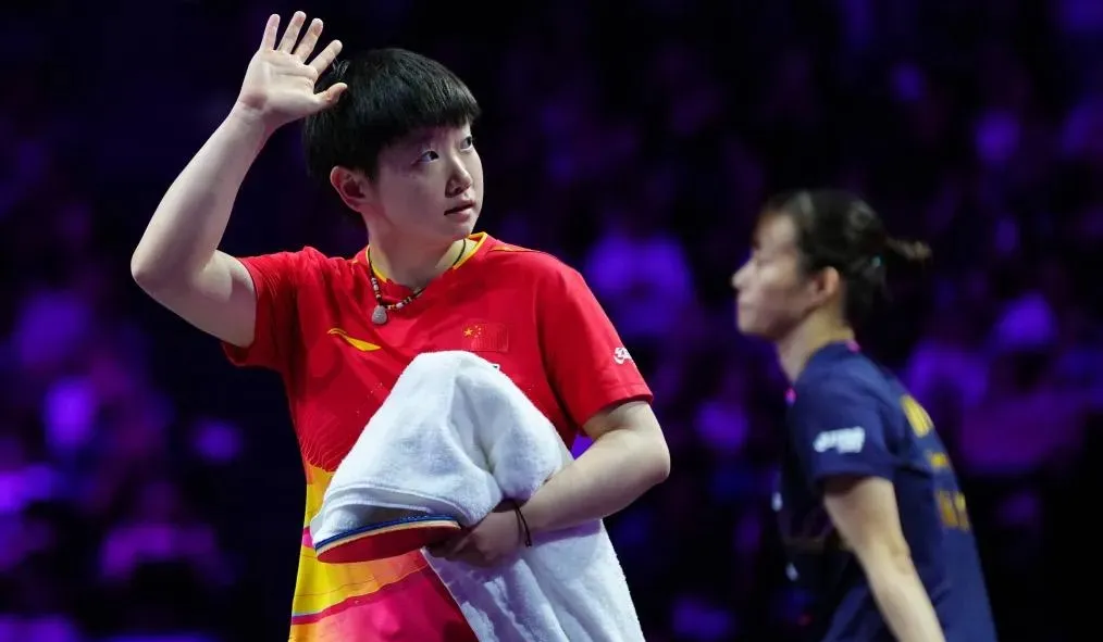 Sun Yingsha Celebrates with Coach After Victory