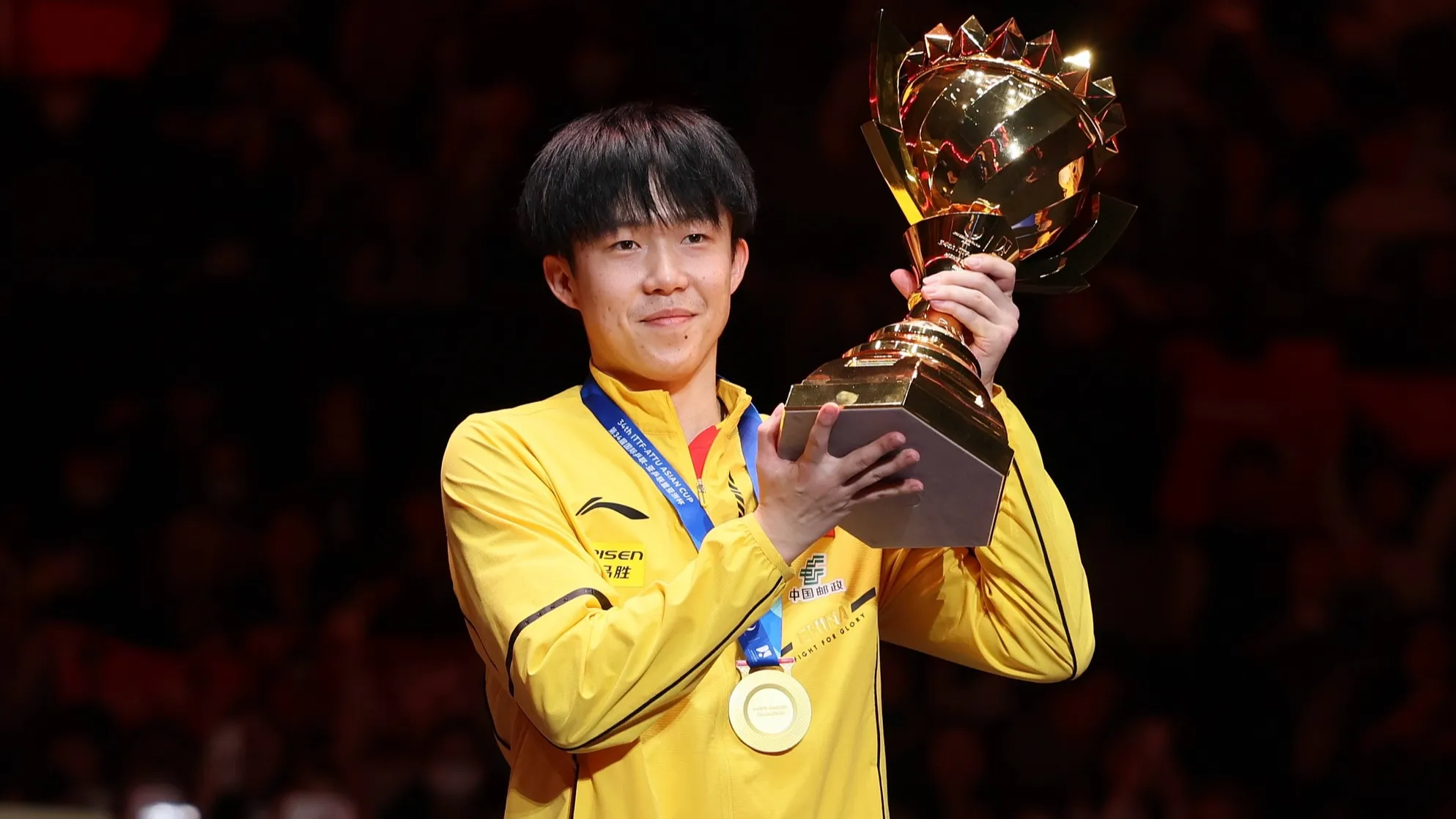 Wang Chuqin Shares Victory Moment with Fan