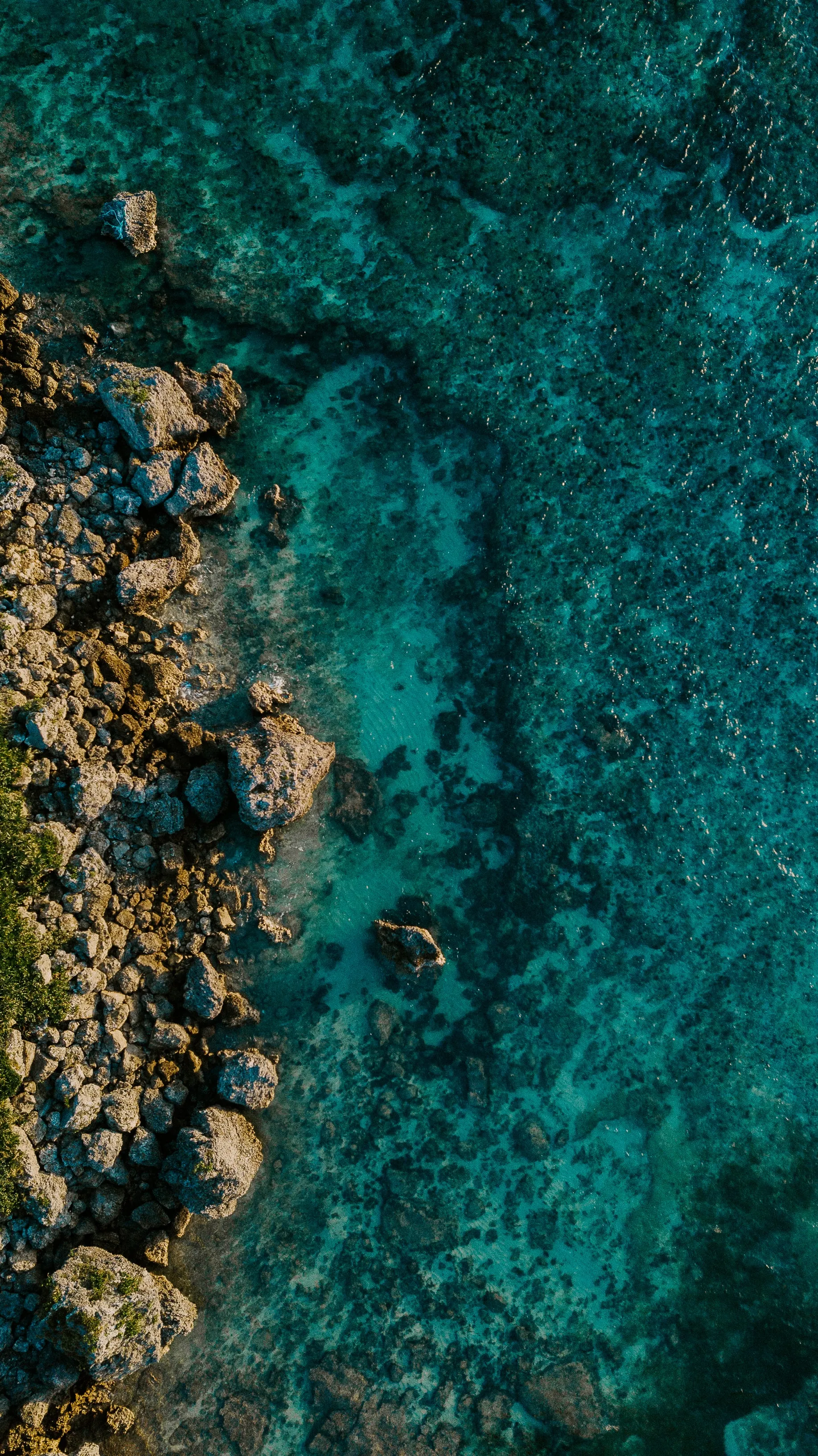 Aerial View of Clear Blue Ocean Water Reef Wallpaper