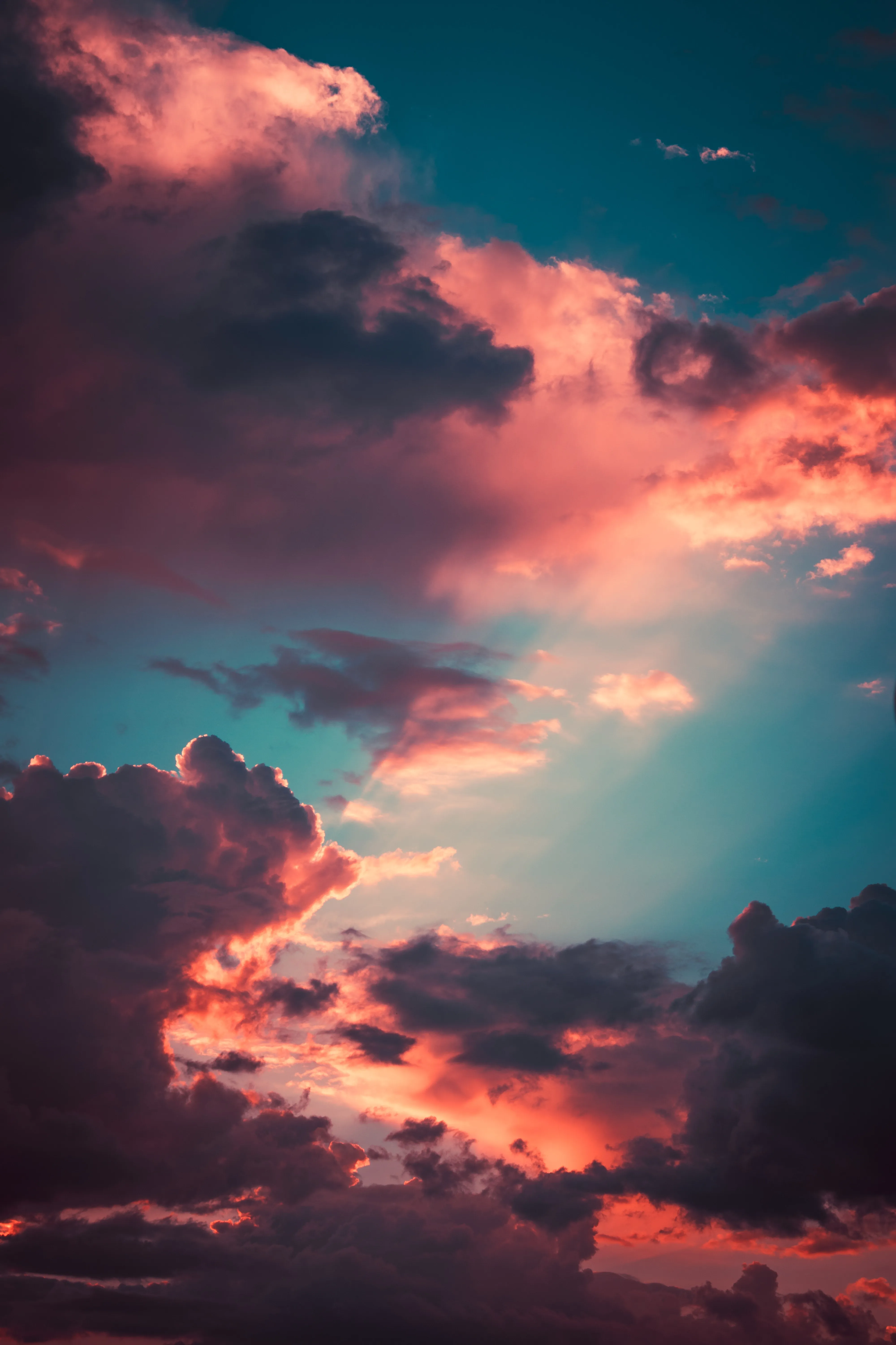 Beautiful Sunset Sky with Clouds for Serene Phone Theme
