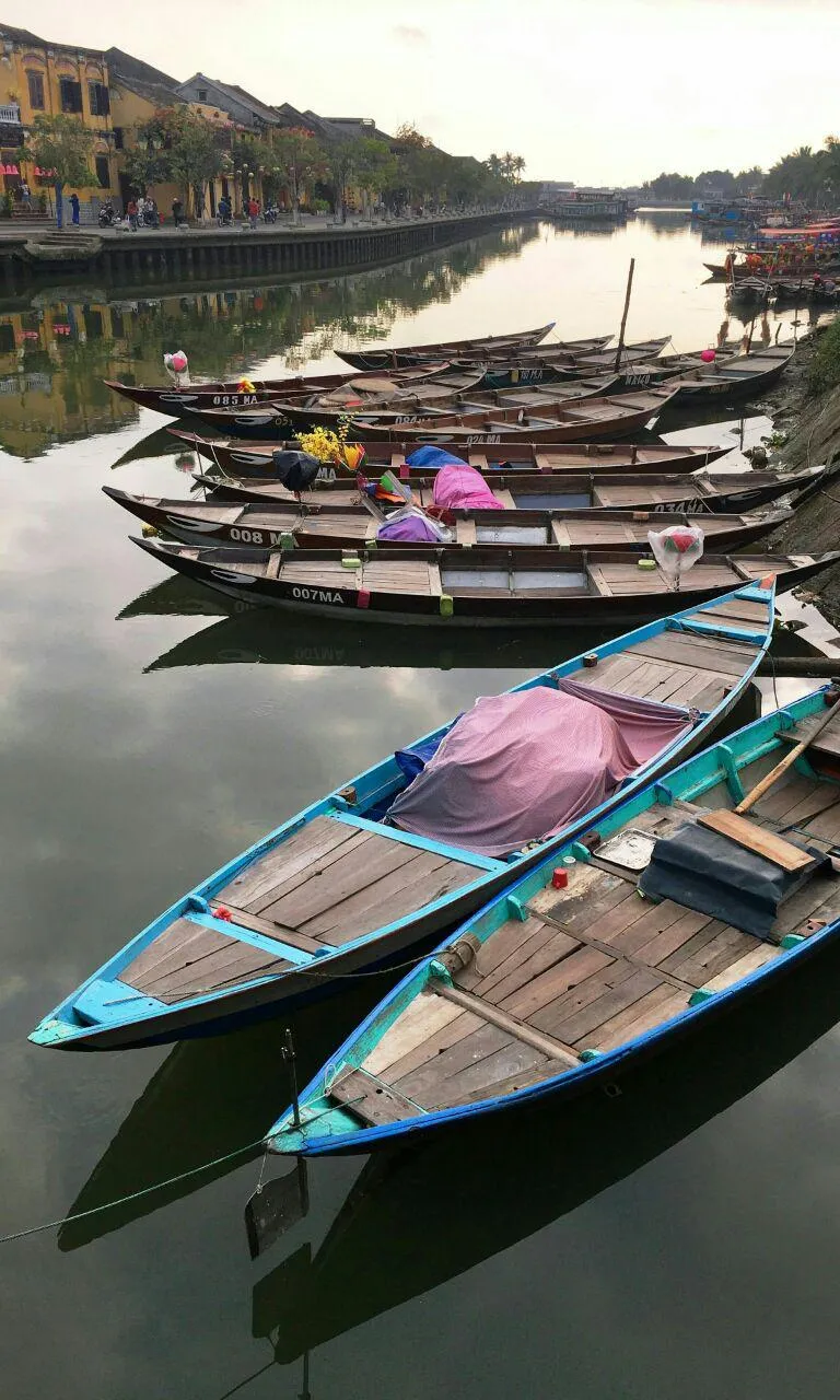 Boats Docked on Calm Water in City Harbor View Wallpaper