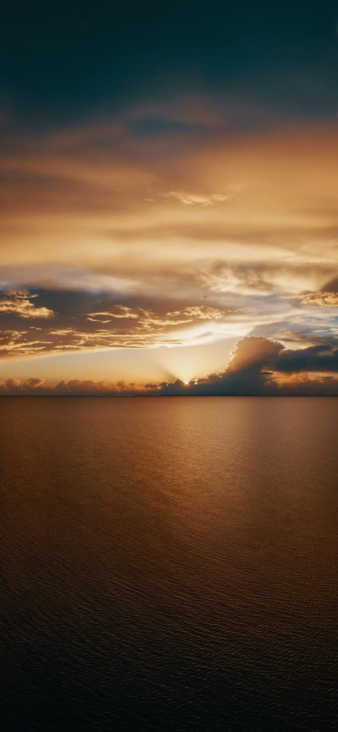 Calm Ocean Horizon During Golden Hour Sunset Wallpaper