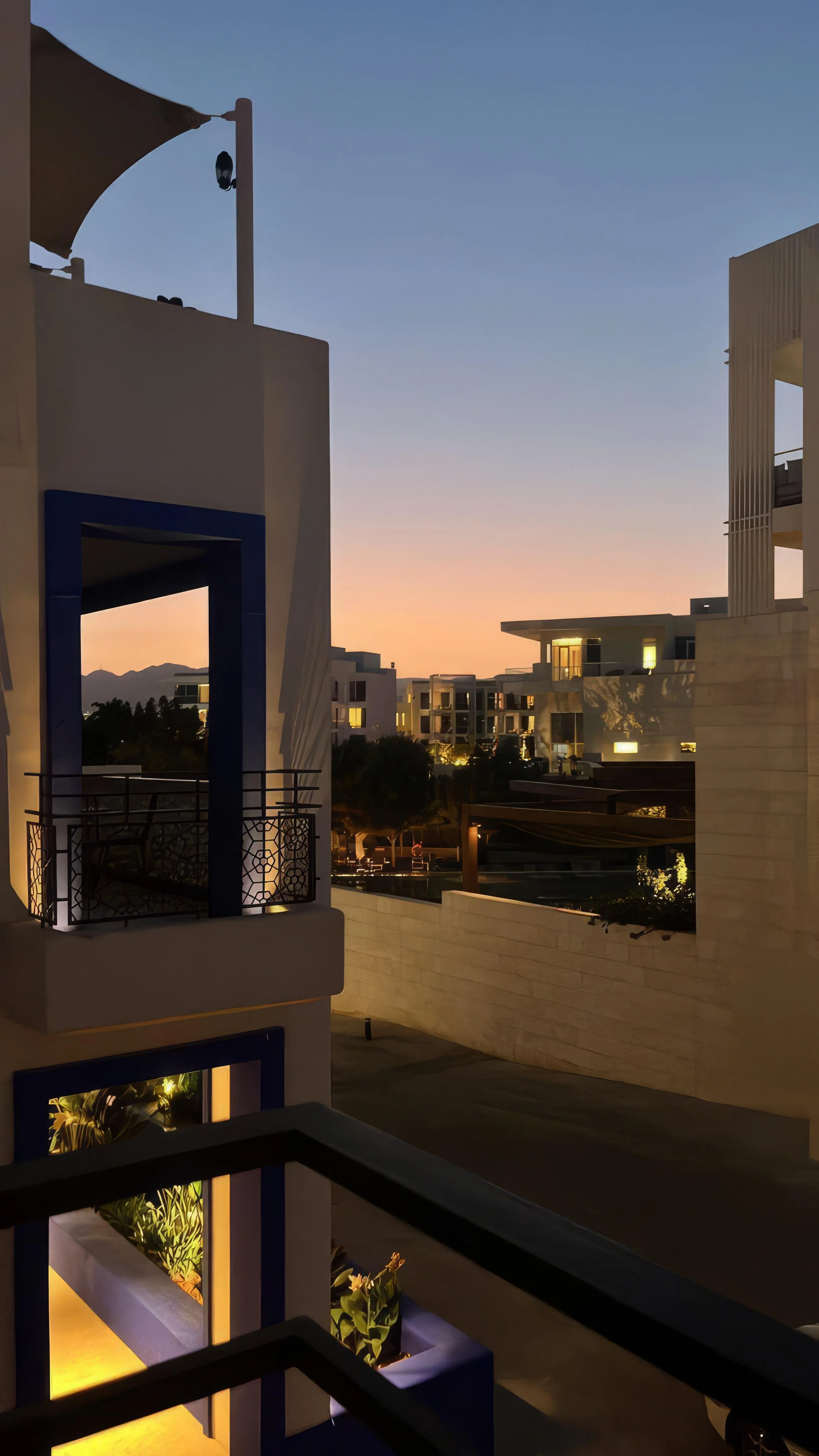 City Buildings at Sunset Modern Urban Aesthetic Wallpaper