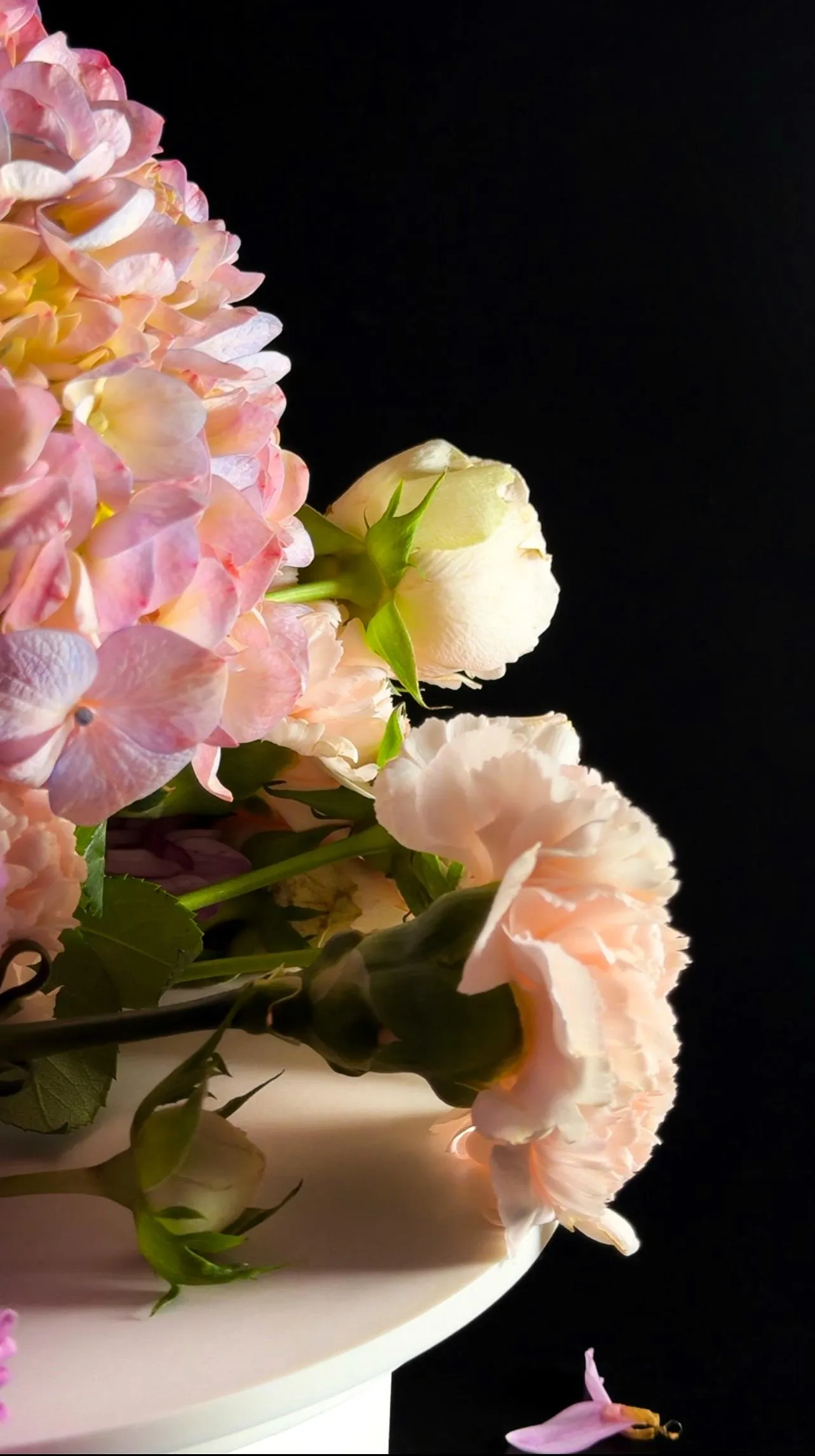 Elegant Pink Flower Bouquet Macro Mobile Wallpaper