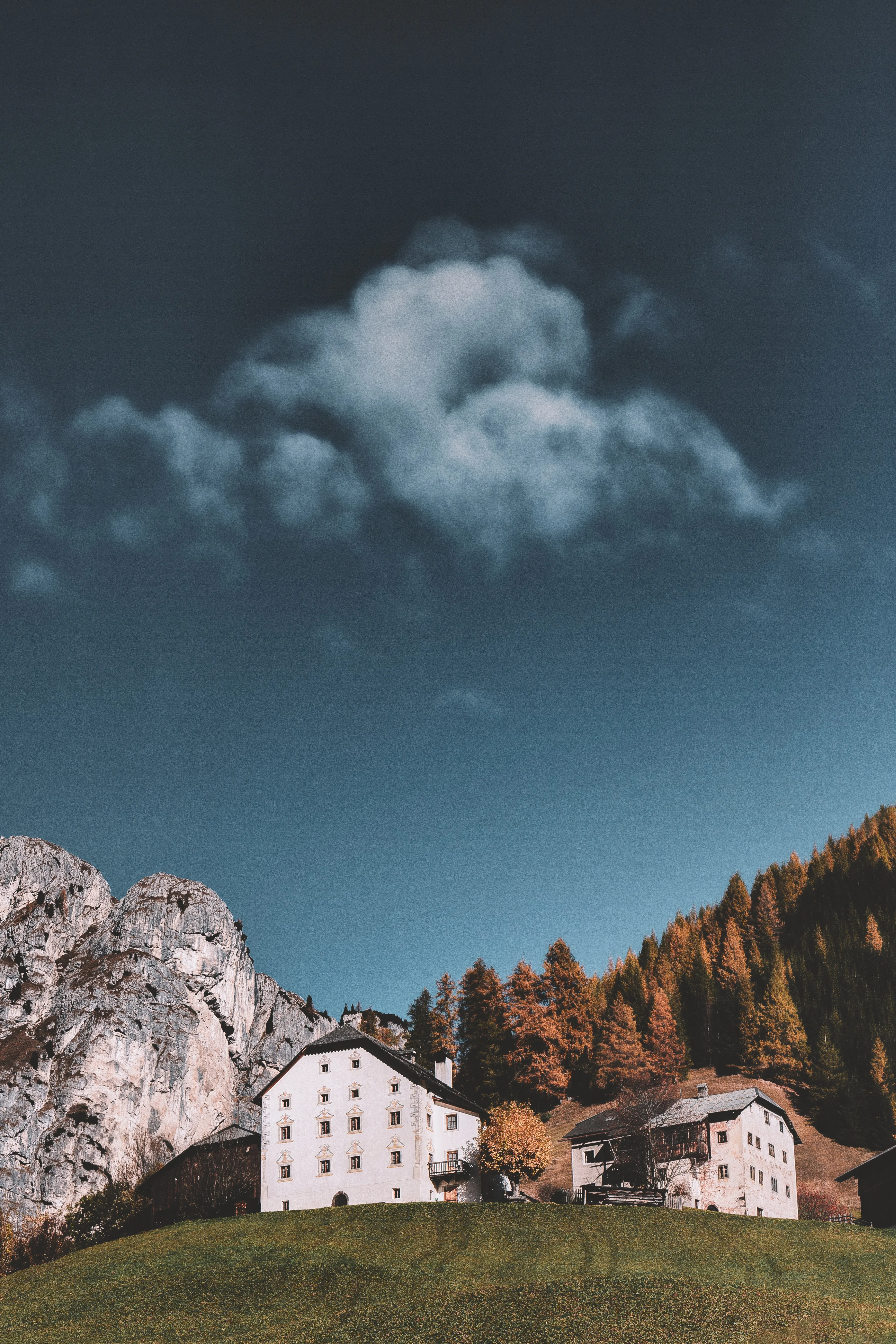 Mountain Village with White Houses and Clear Sky Wallpaper