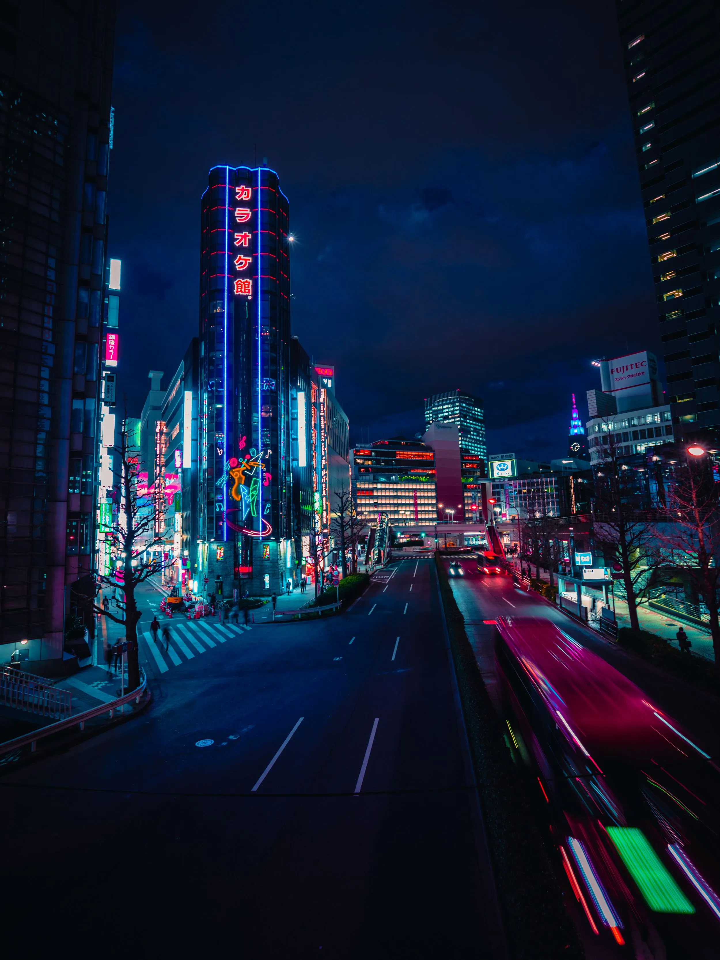 Neon City Lights Street Photography for Vivo X200 Pro
