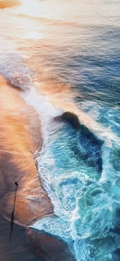 Ocean Waves Crashing with Detail Stunning Nature Wallpaper