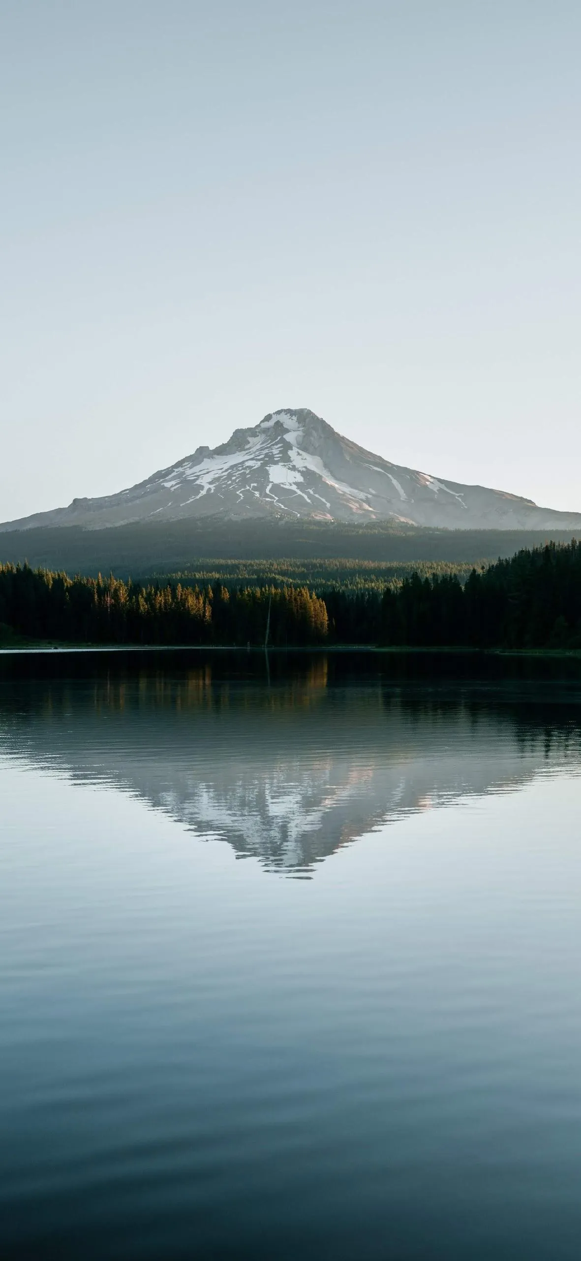 Serene Mountain Lake Reflection Free Nature Wallpaper