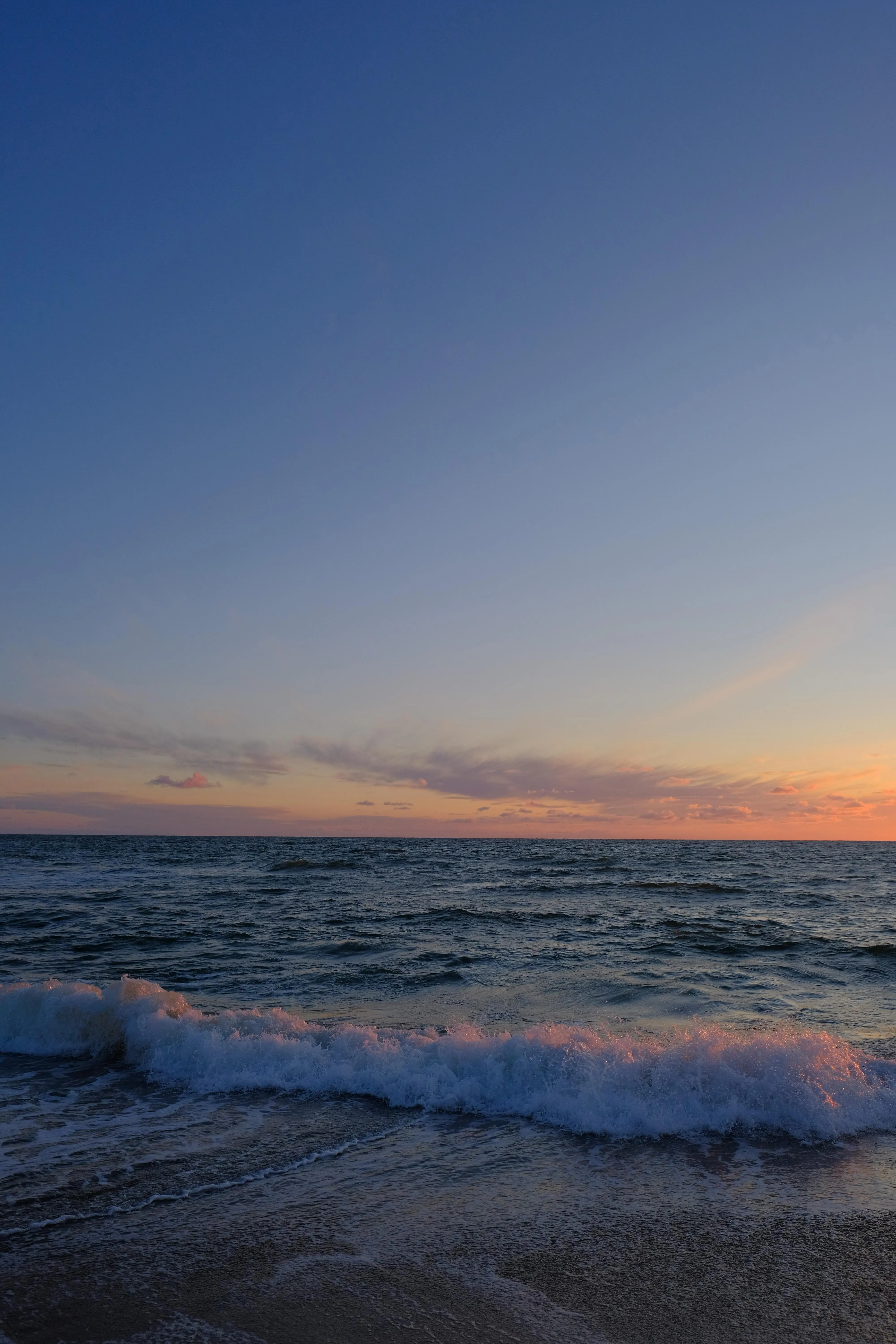 Serene Ocean Sunset View with Calm Waves for Mobile Wallpaper