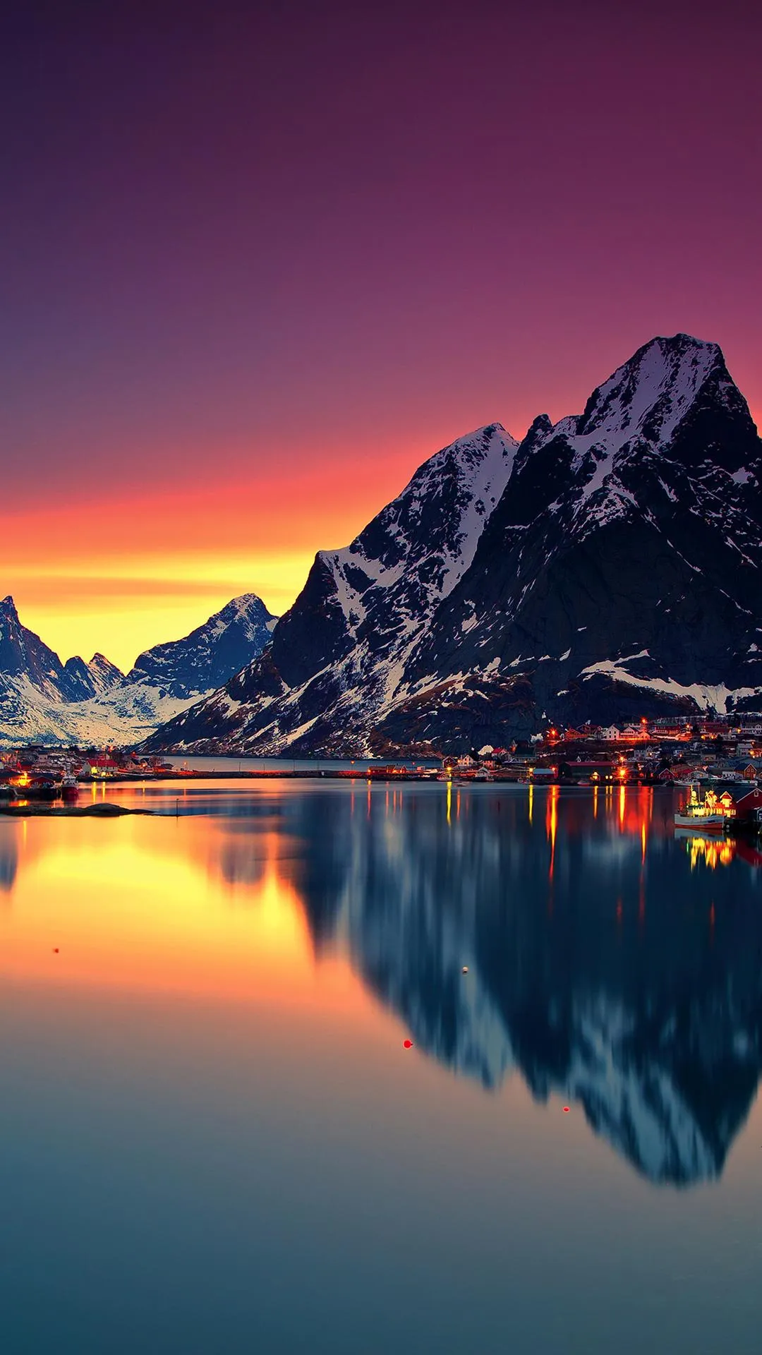 Serene Sunset Mountains Reflected on Still Lake Wallpaper