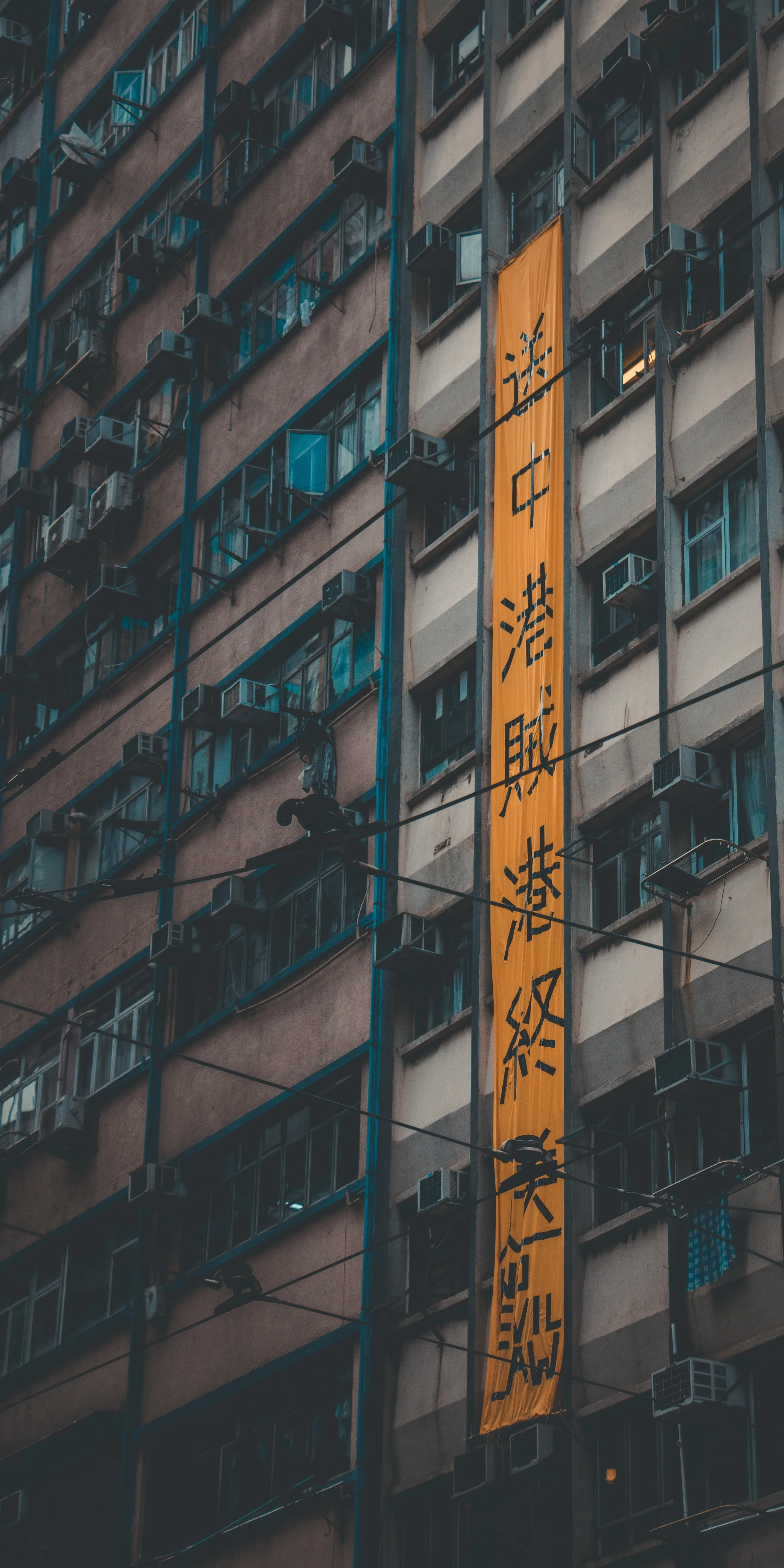 Tall Building with Flag in Asian Urban Setting Wallpaper