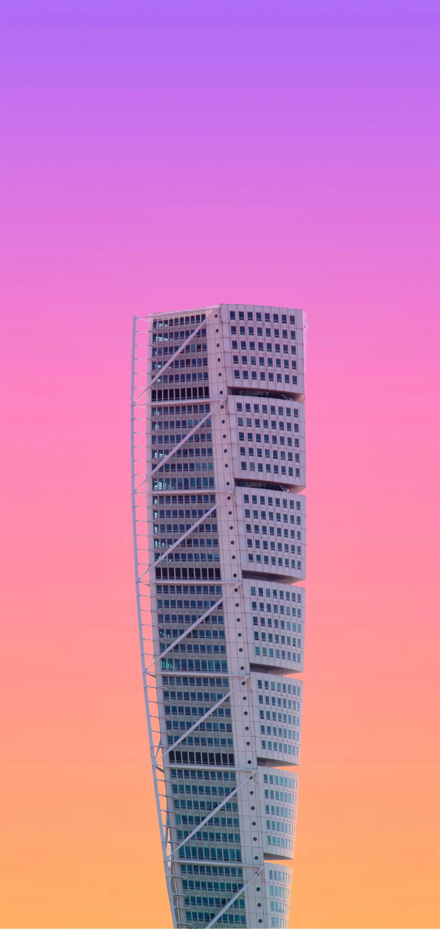 Tall Modern Skyscraper Against Gradient Sky Wallpaper