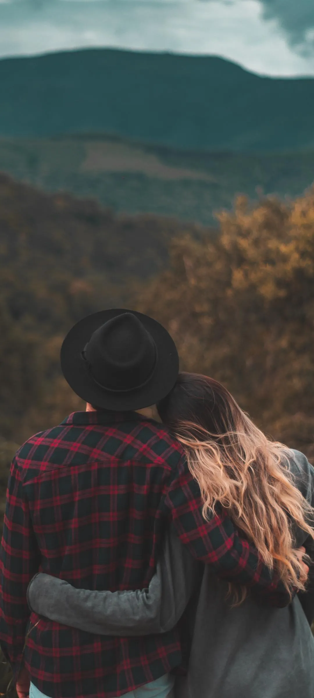 Traveler Couple in Nature Wallpaper for Adventure Spirits