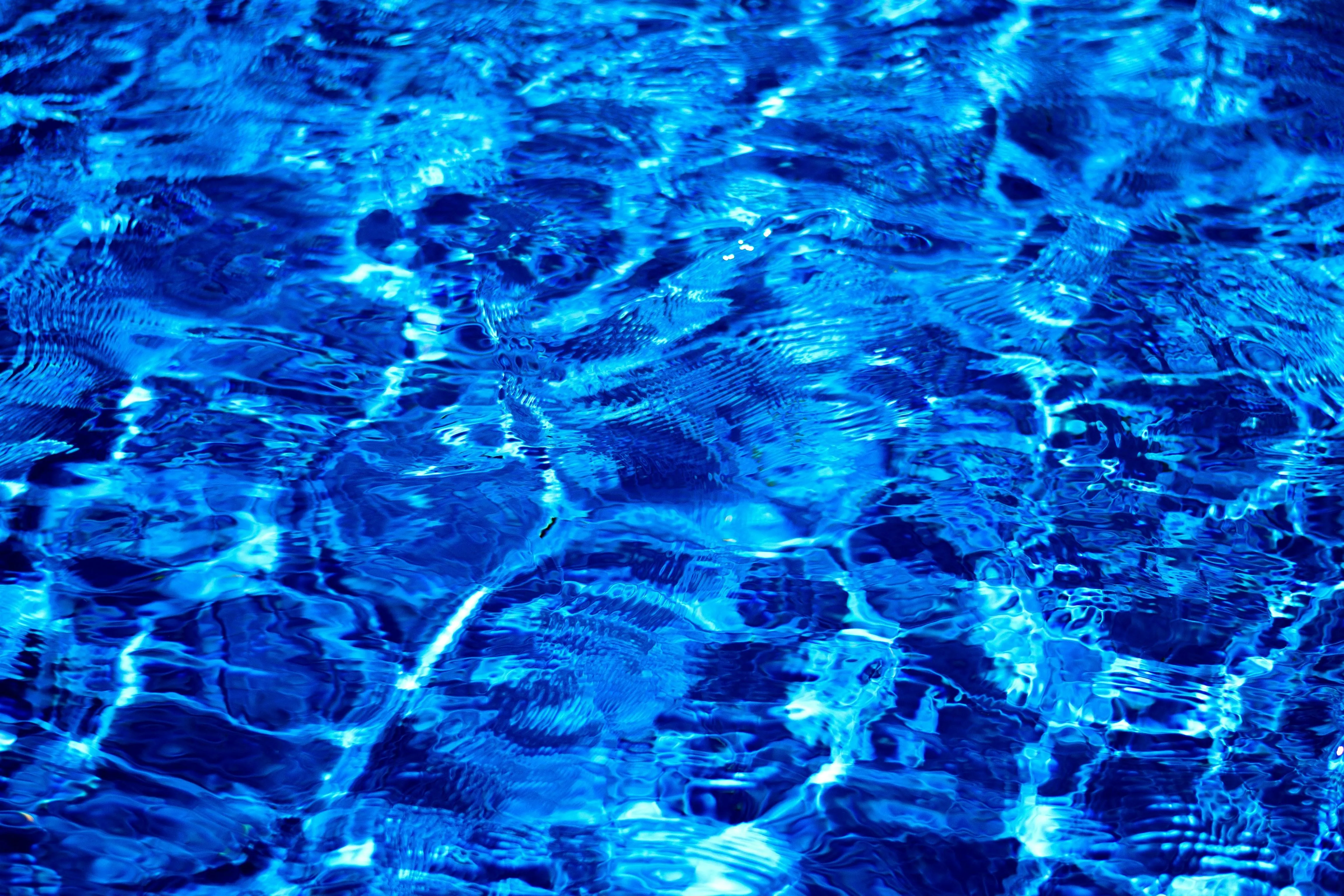 Clear water ripples effect in bright blue colour Wallpaper