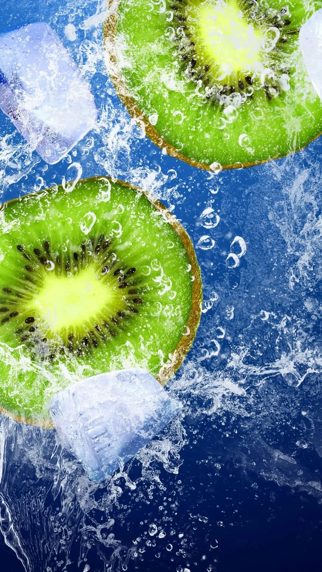 Fresh kiwi slices in water splash close up view Wallpaper