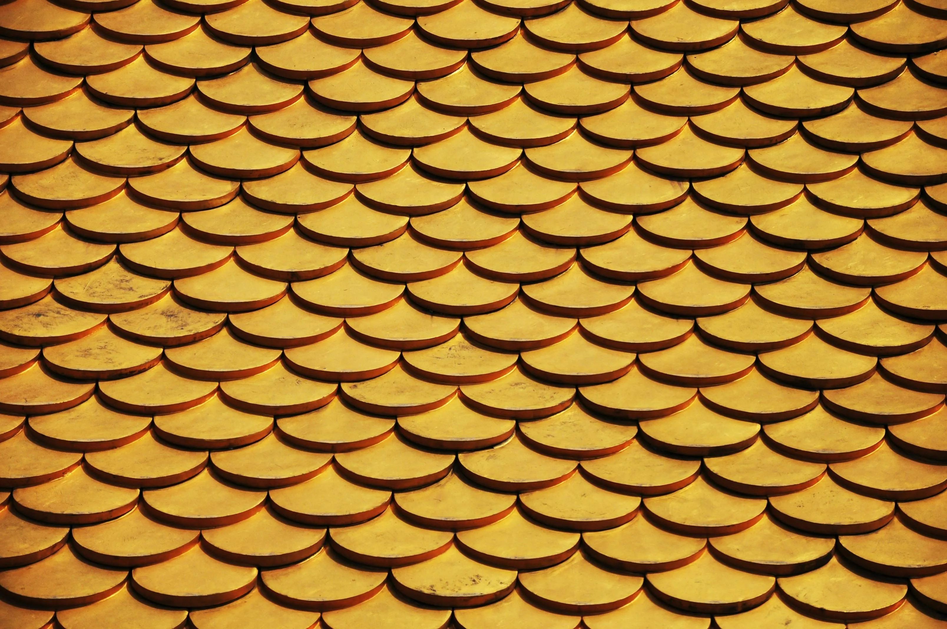 Shiny golden tile pattern background with repeating curves