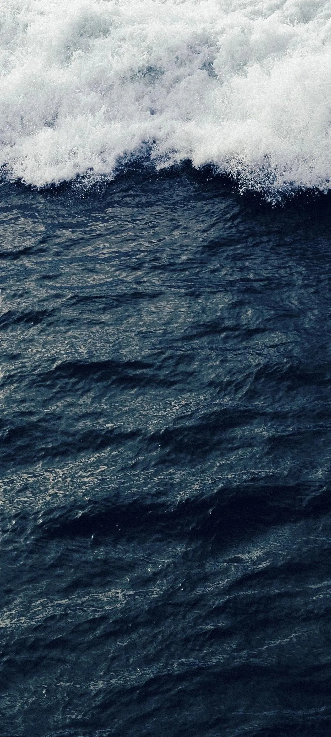 Stormy sea with large waves under cloudy sky Wallpaper