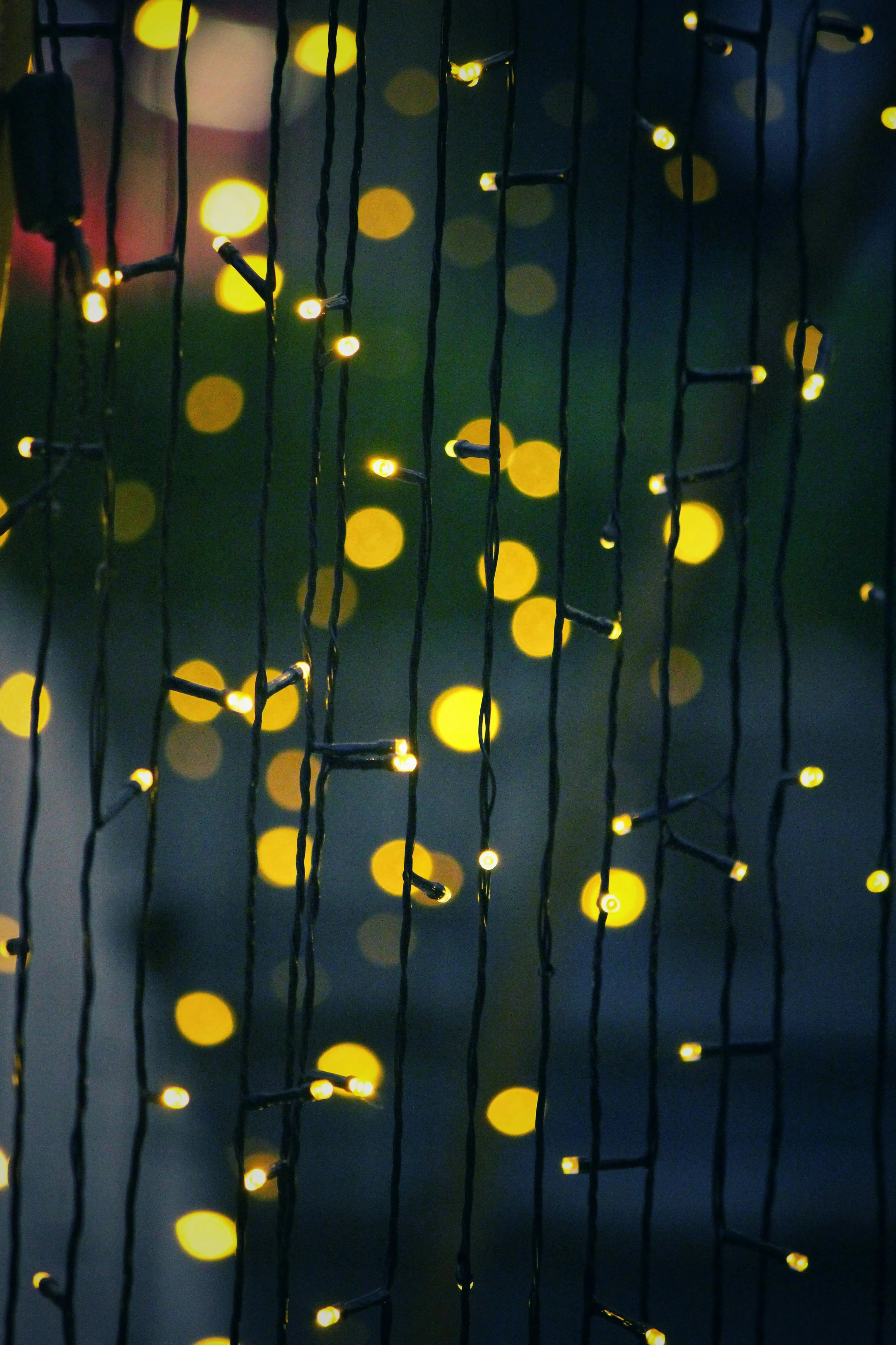 Yellow glowing lights blurred on a dark background Wallpaper