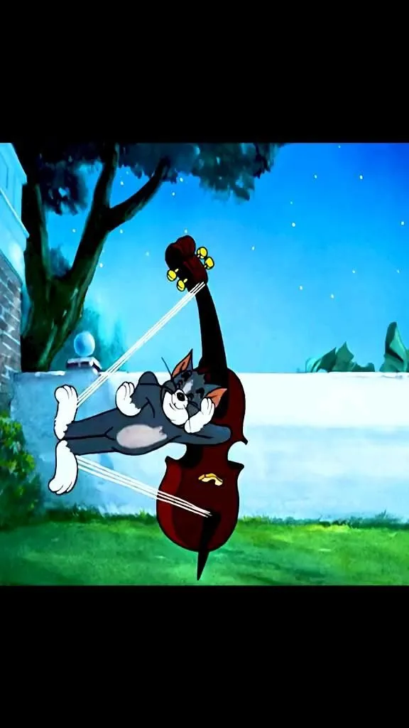 Tom trying to hammer Jerry who is escaping again wallpaper