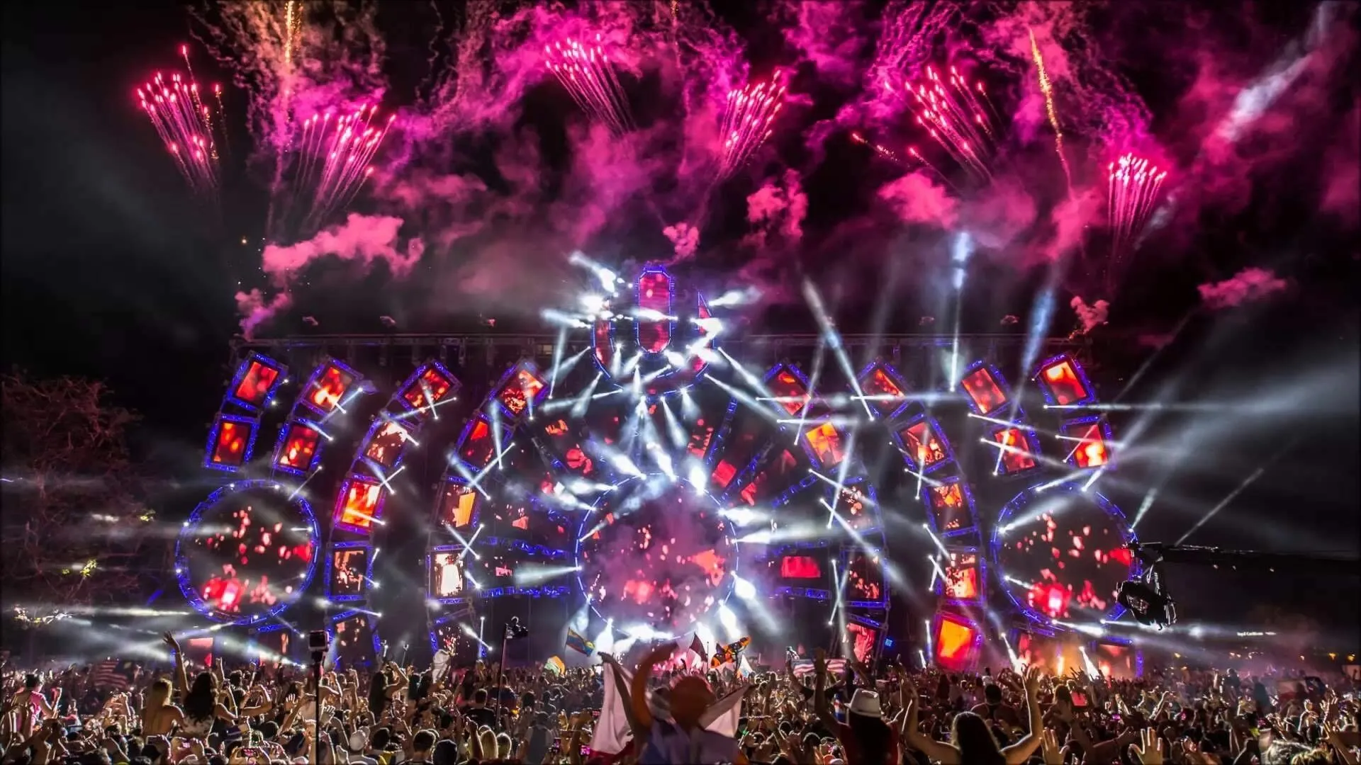 Huge Energy and Colourful Lights at Electric Music Event