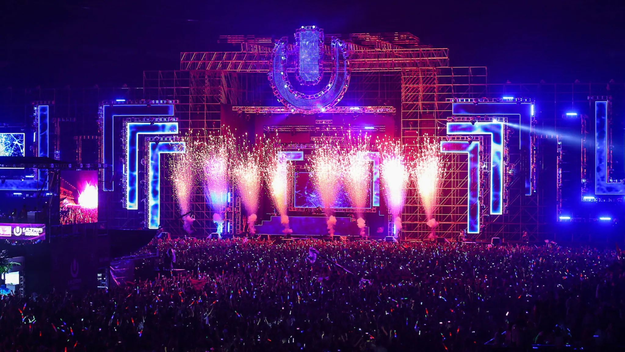 A Massive Crowd at Electric Dance Music Festival Night Hd