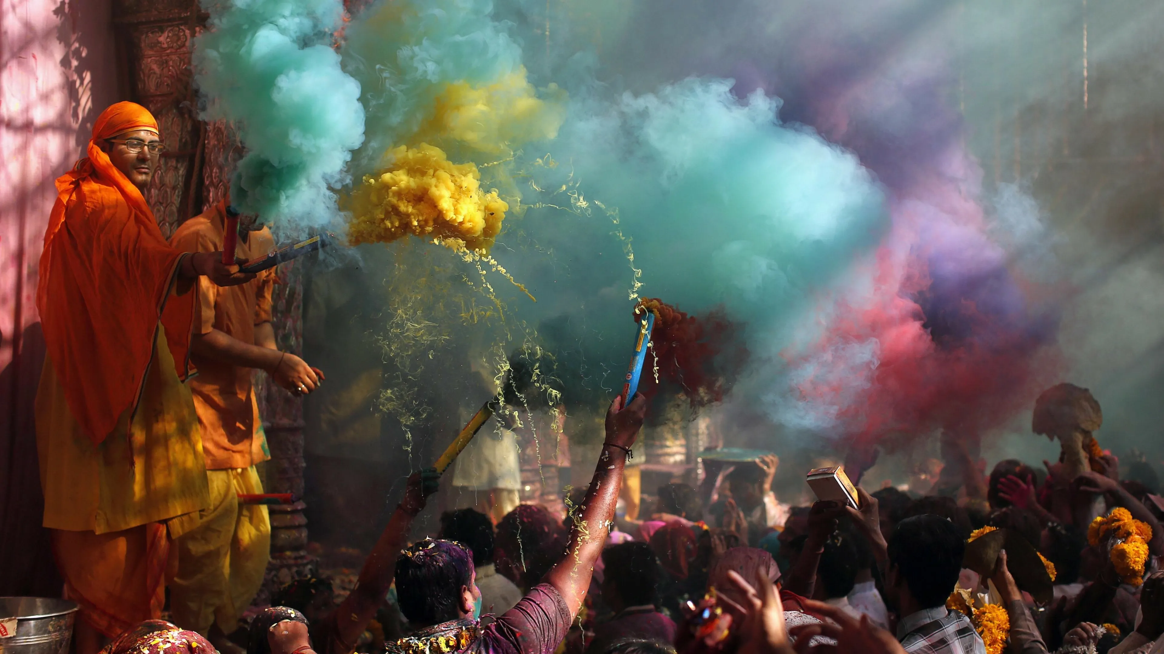 Vibrant Holi Festival with Colourful Smoke and Crowd Hd