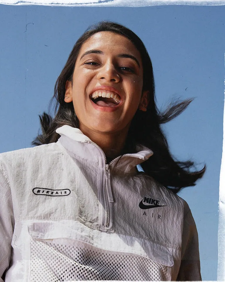 Smriti Laughing Joyfully During a Team Event wallpaper