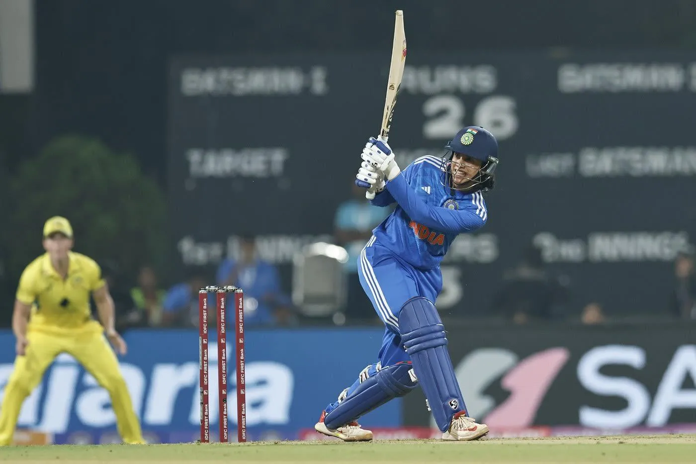 Smriti Mandhana batting in a match under pressure wallpaper