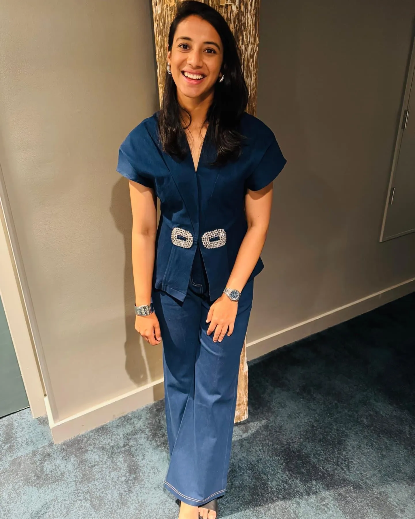 Smriti Mandhana Displaying Sports Excellence wallpaper