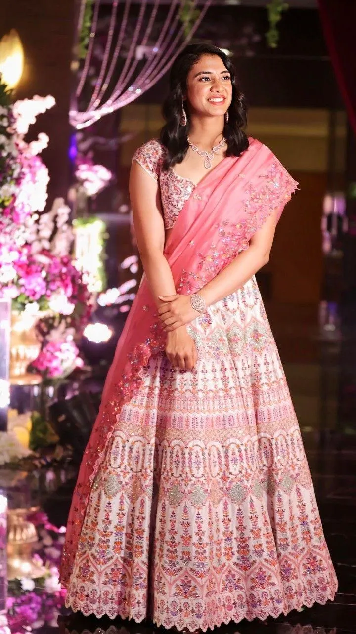 Smriti Mandhana dressed in a beautiful traditional outfit