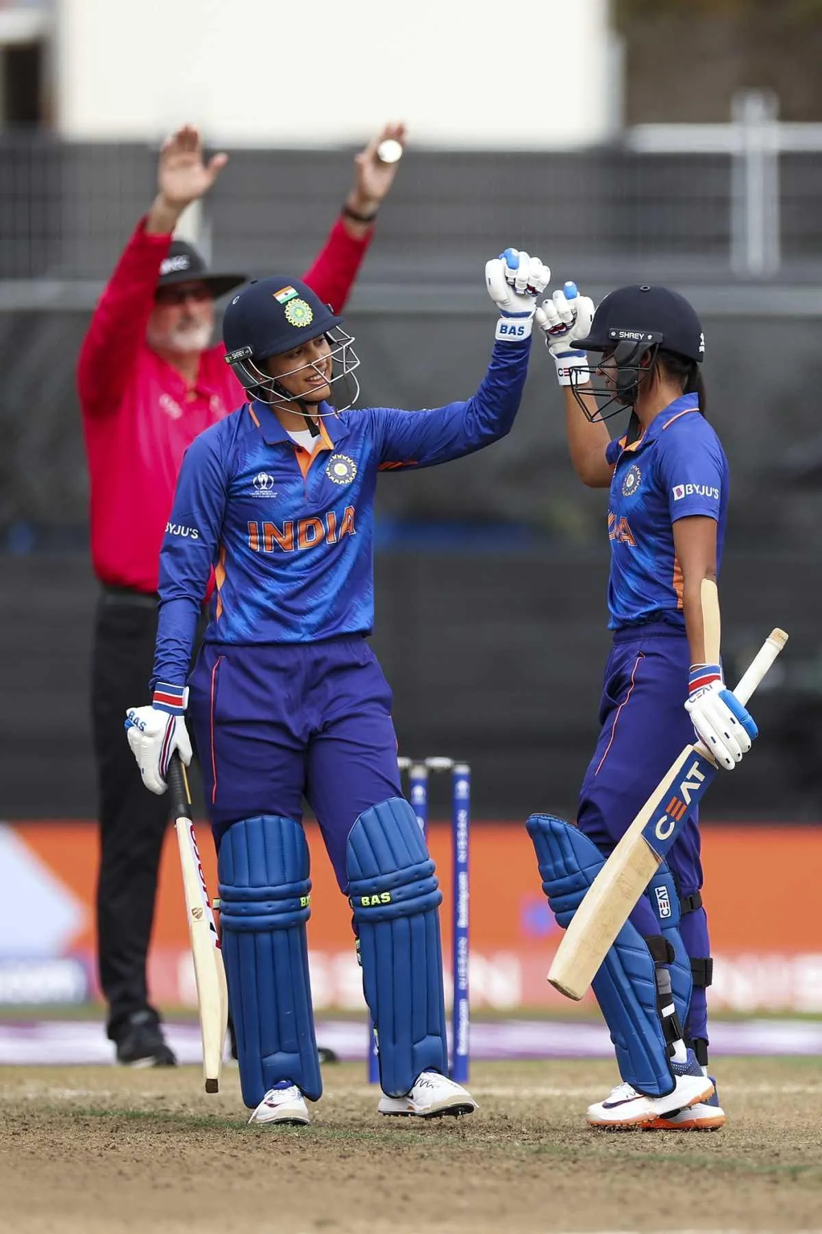 Smriti Mandhana engaged in postmatch team bonding