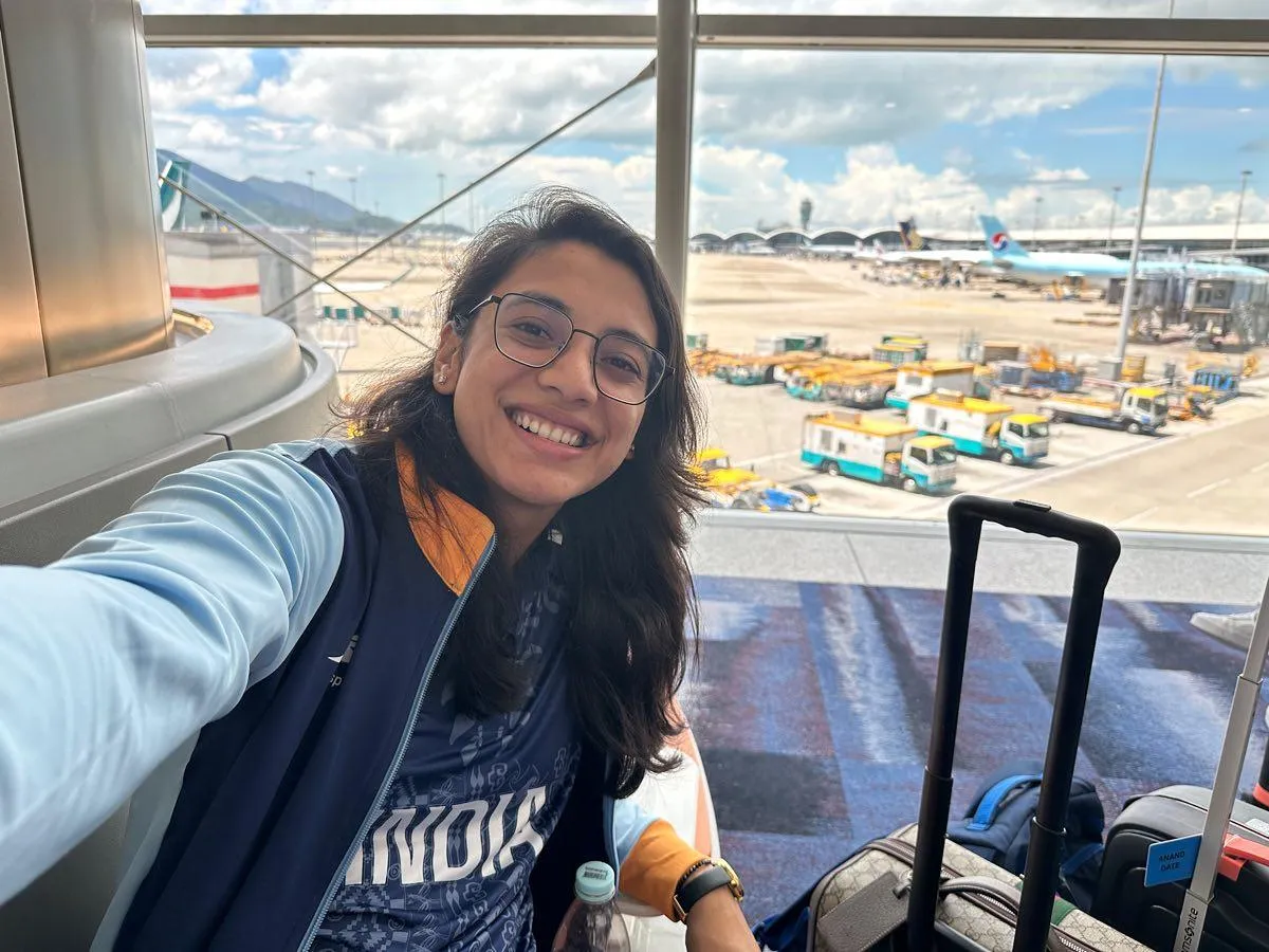 Smriti Mandhana enjoying the scenic view wallpaper