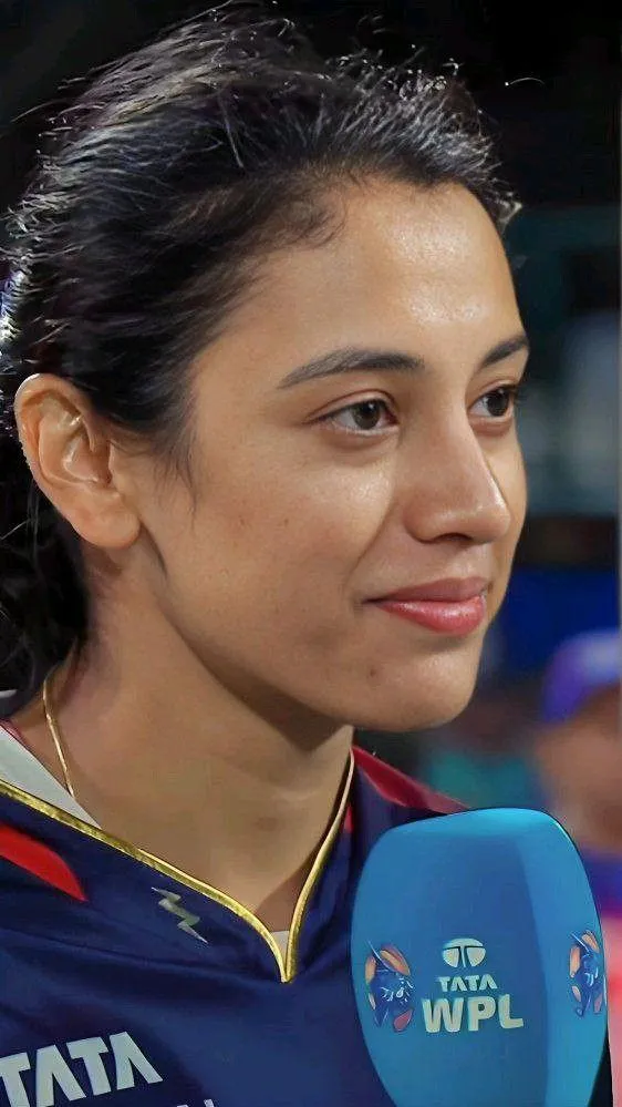 Smriti Mandhana giving interview in team jersey wallpaper