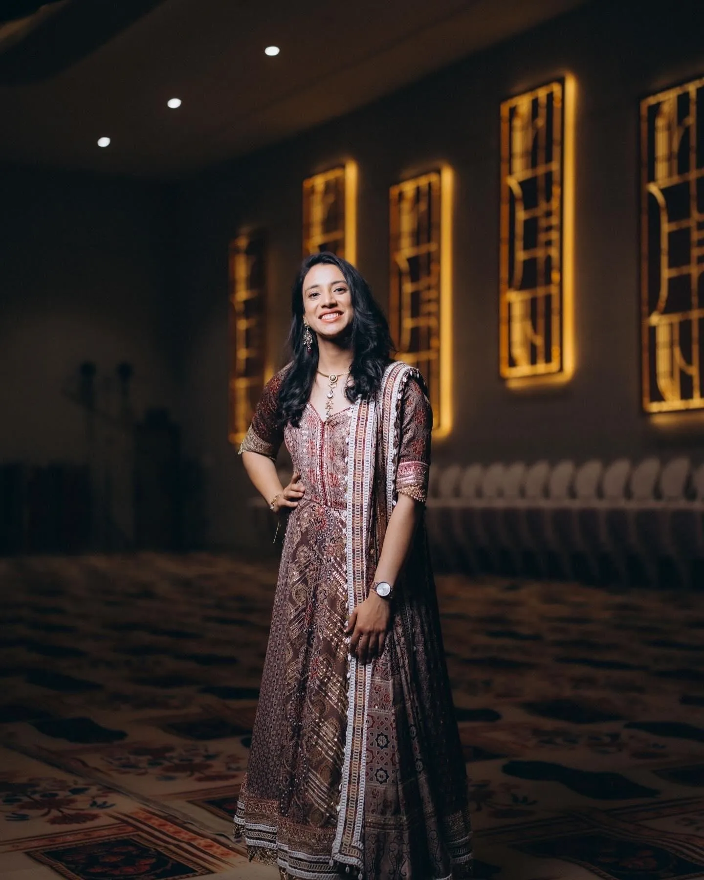 Smriti Mandhana Glammed Up for a Chic Look wallpaper