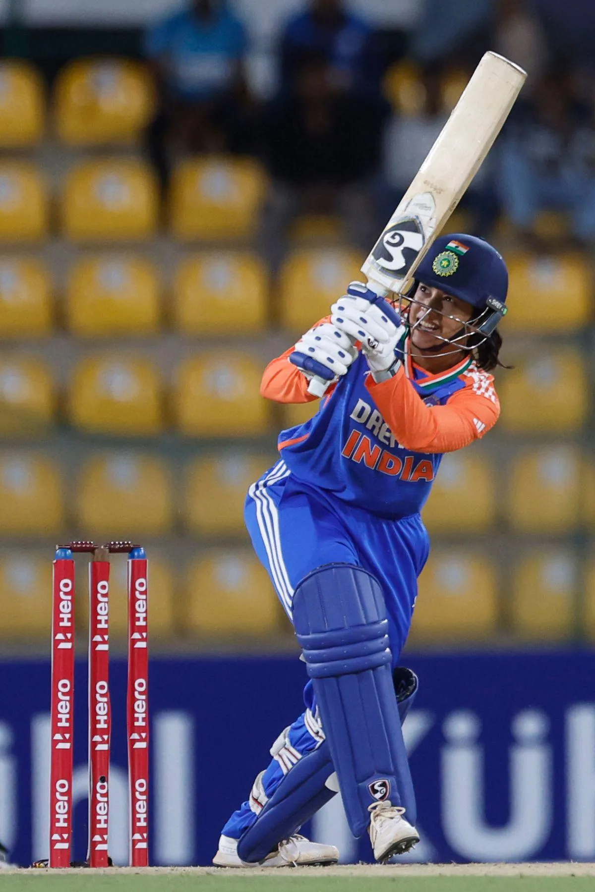 Smriti Mandhana Having Fun with Fellow Cricketer wallpaper