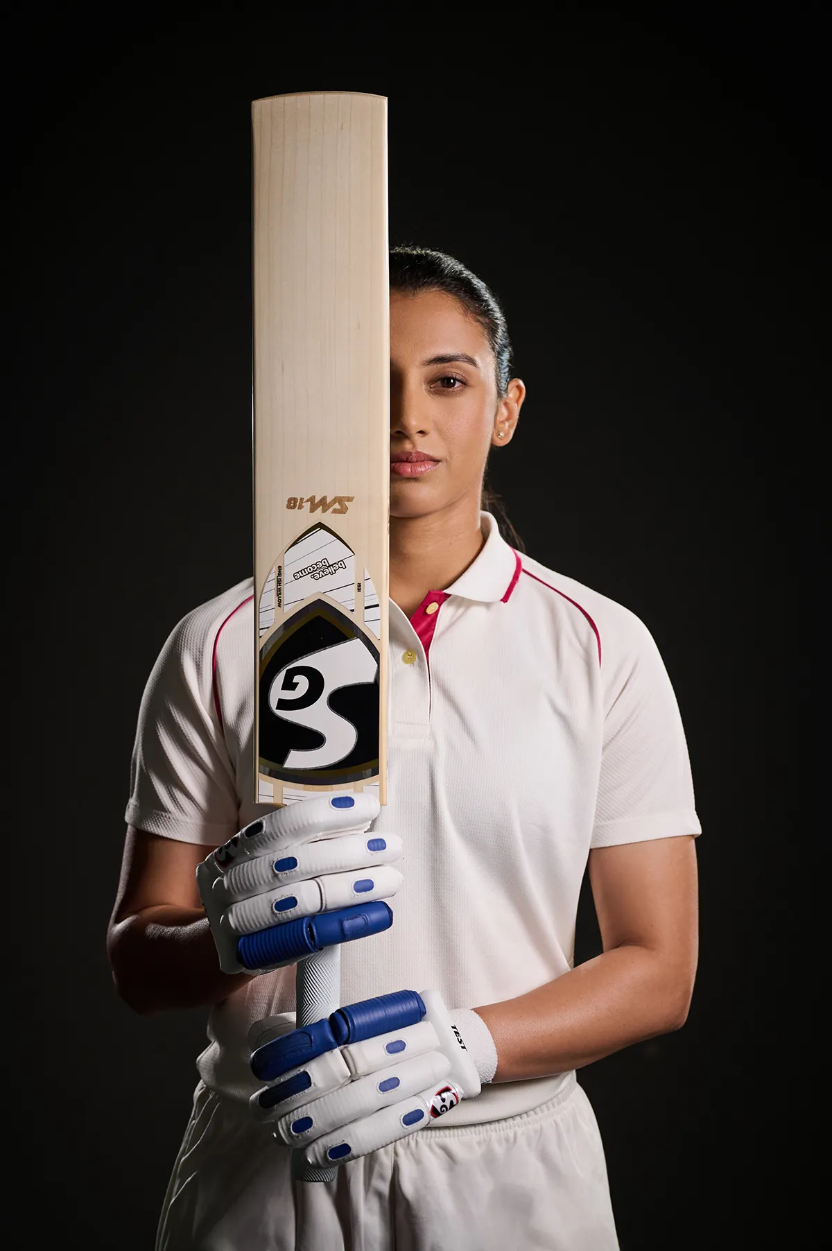 Smriti Mandhana Holding Bat with Focused Gaze wallpaper