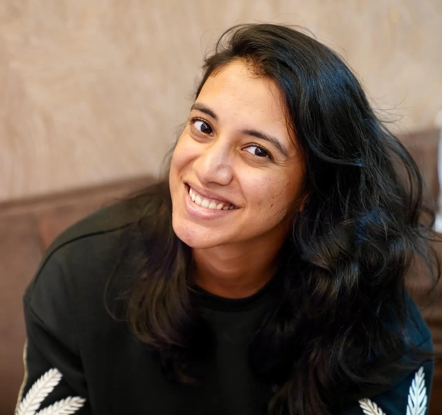 Smriti Mandhana in a relaxed black outfit during free wallpaper