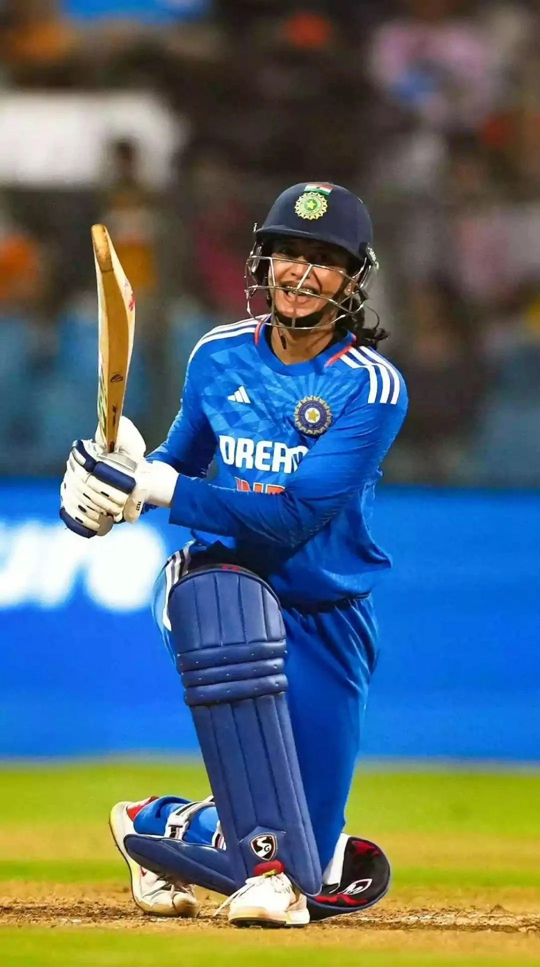 Smriti Mandhana in Action on the Cricket Field wallpaper