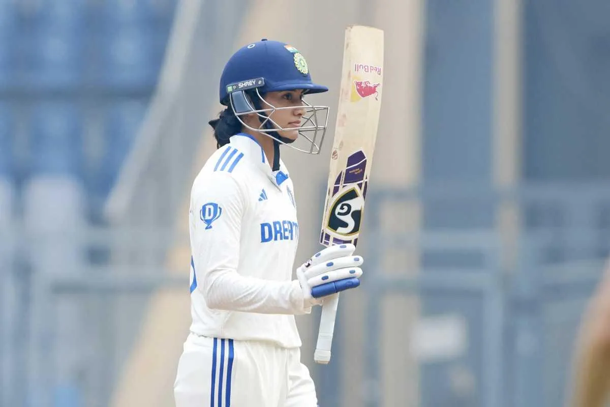 Smriti Mandhana in Action with a Helmet on Field wallpaper