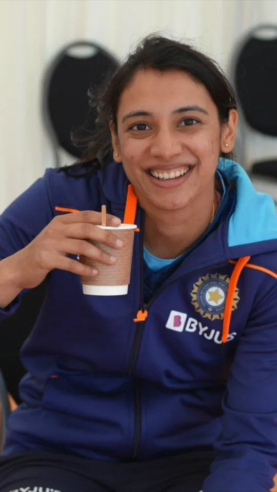 Smriti Mandhana in Blue Jersey Posing with Smile wallpaper