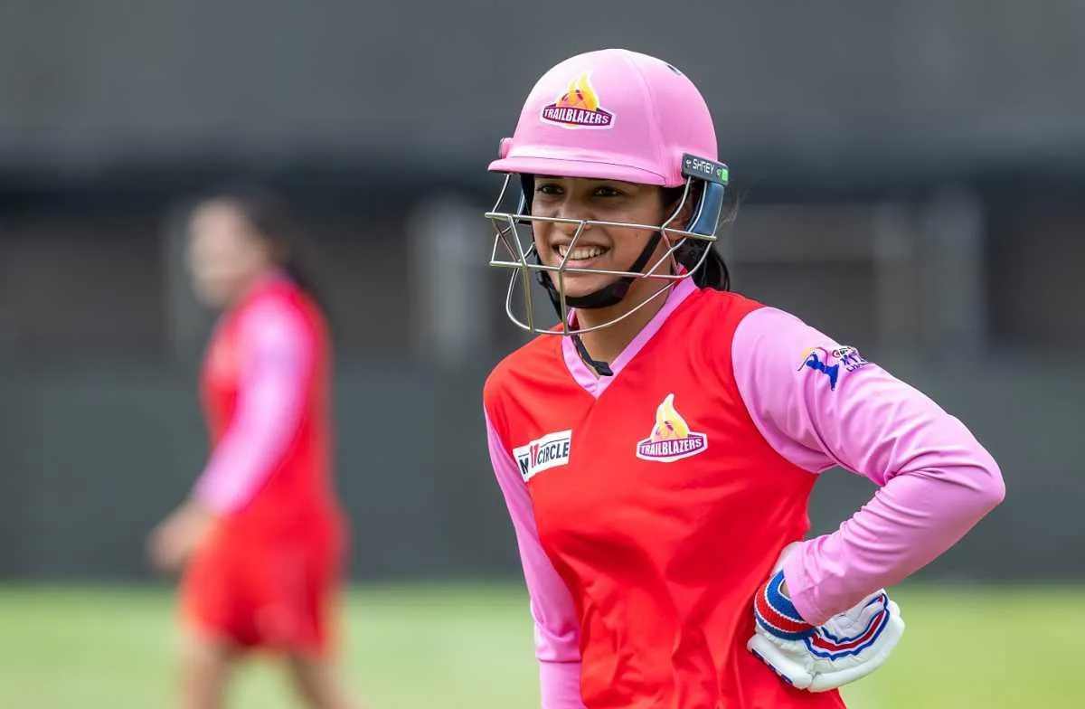 Smriti Mandhana in Pink Jersey Ready for Batting wallpaper