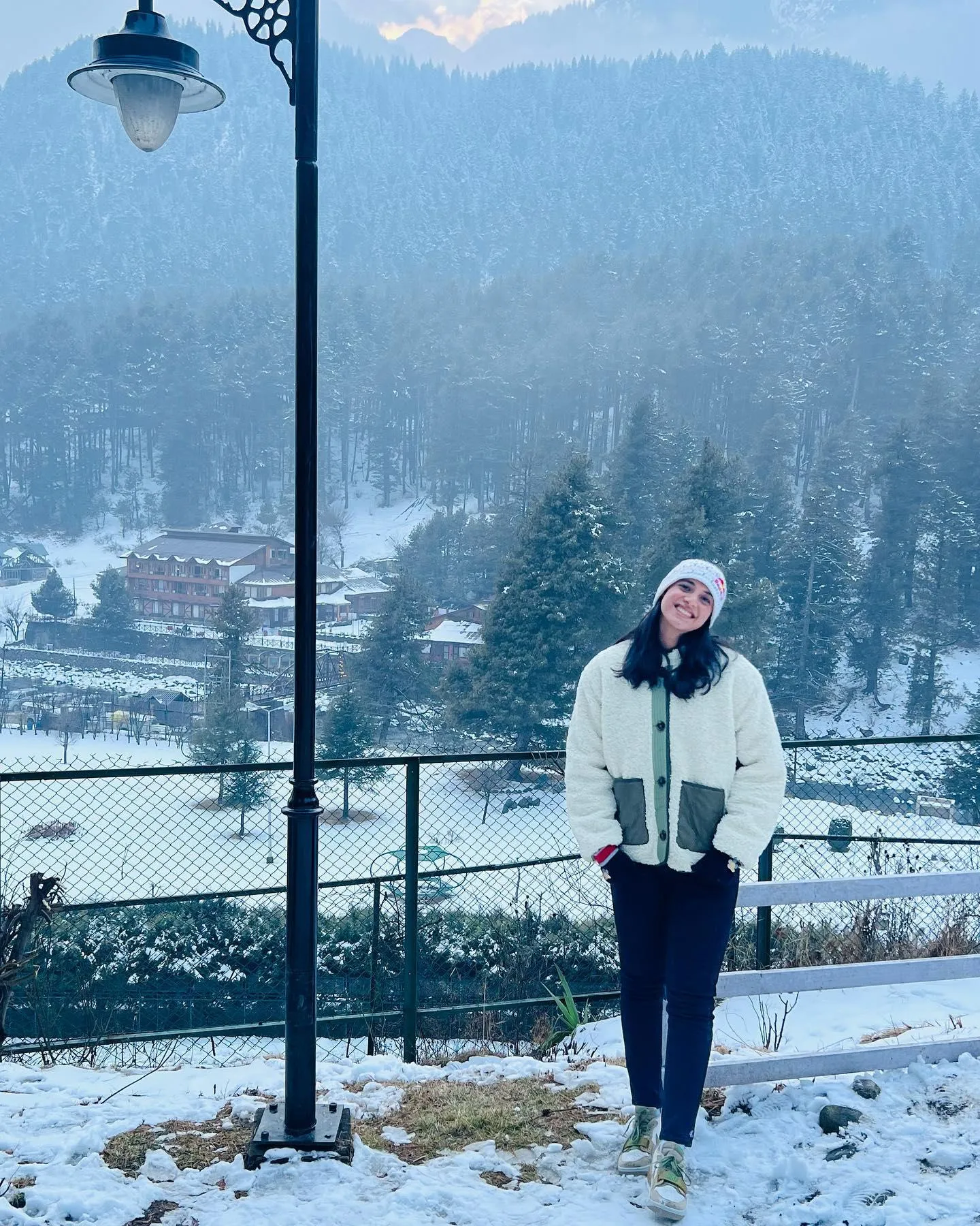 Smriti Mandhana in Snowy Weather Wearing Jacket wallpaper