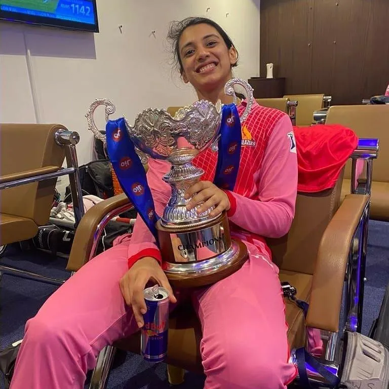 Smriti Mandhana in team celebration after a match wallpaper