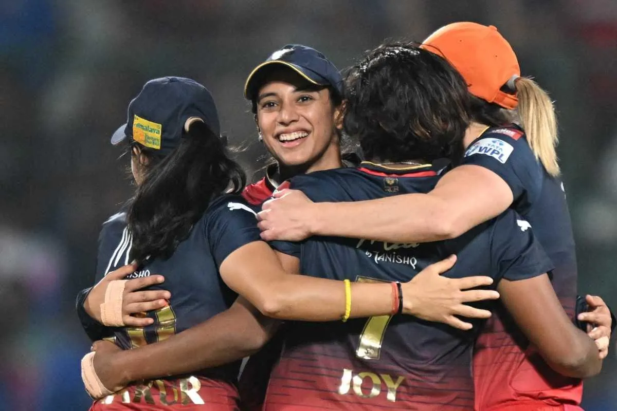 Smriti Mandhana Laughing and Hugging Her Teammates
