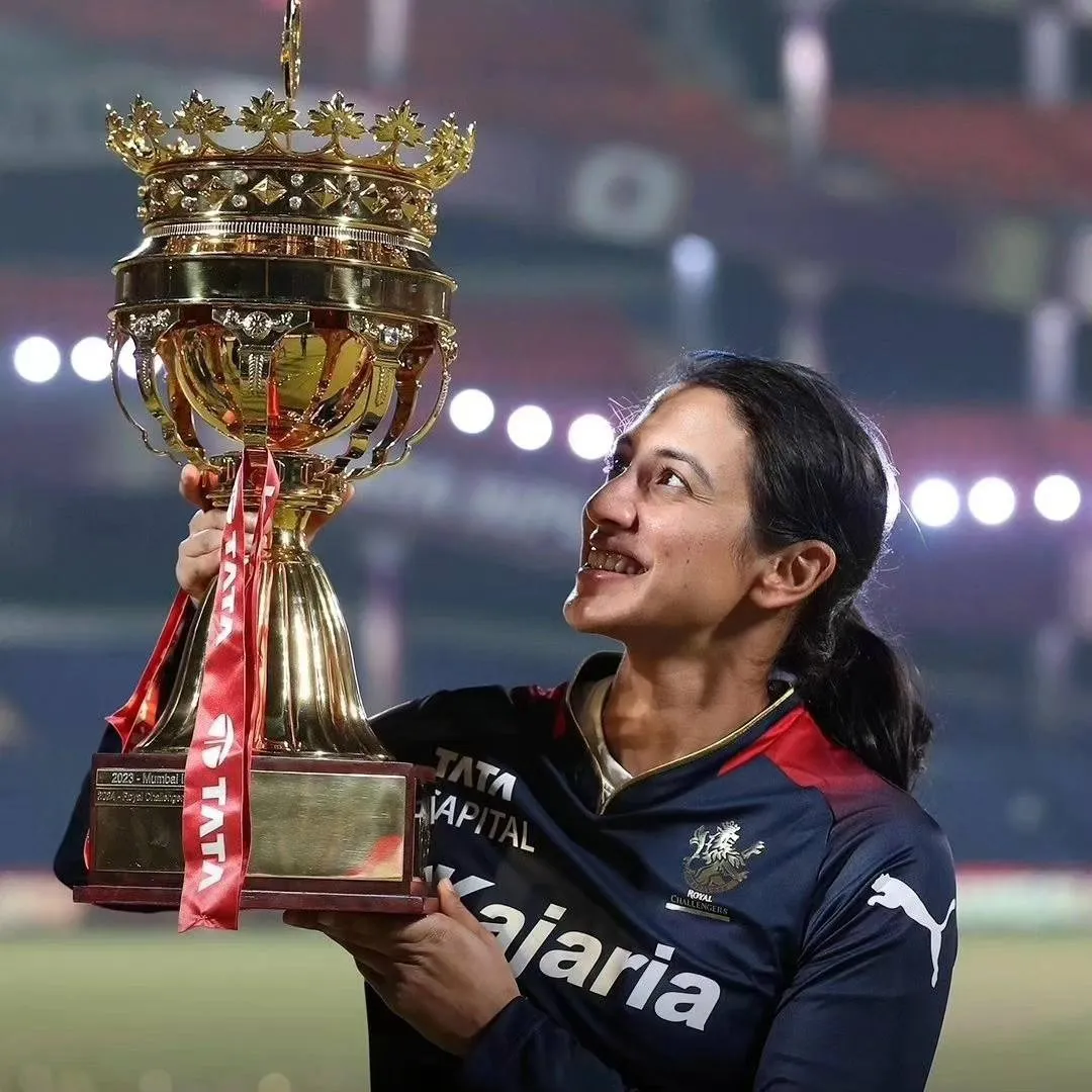 Smriti Mandhana leading the team in a winning moment