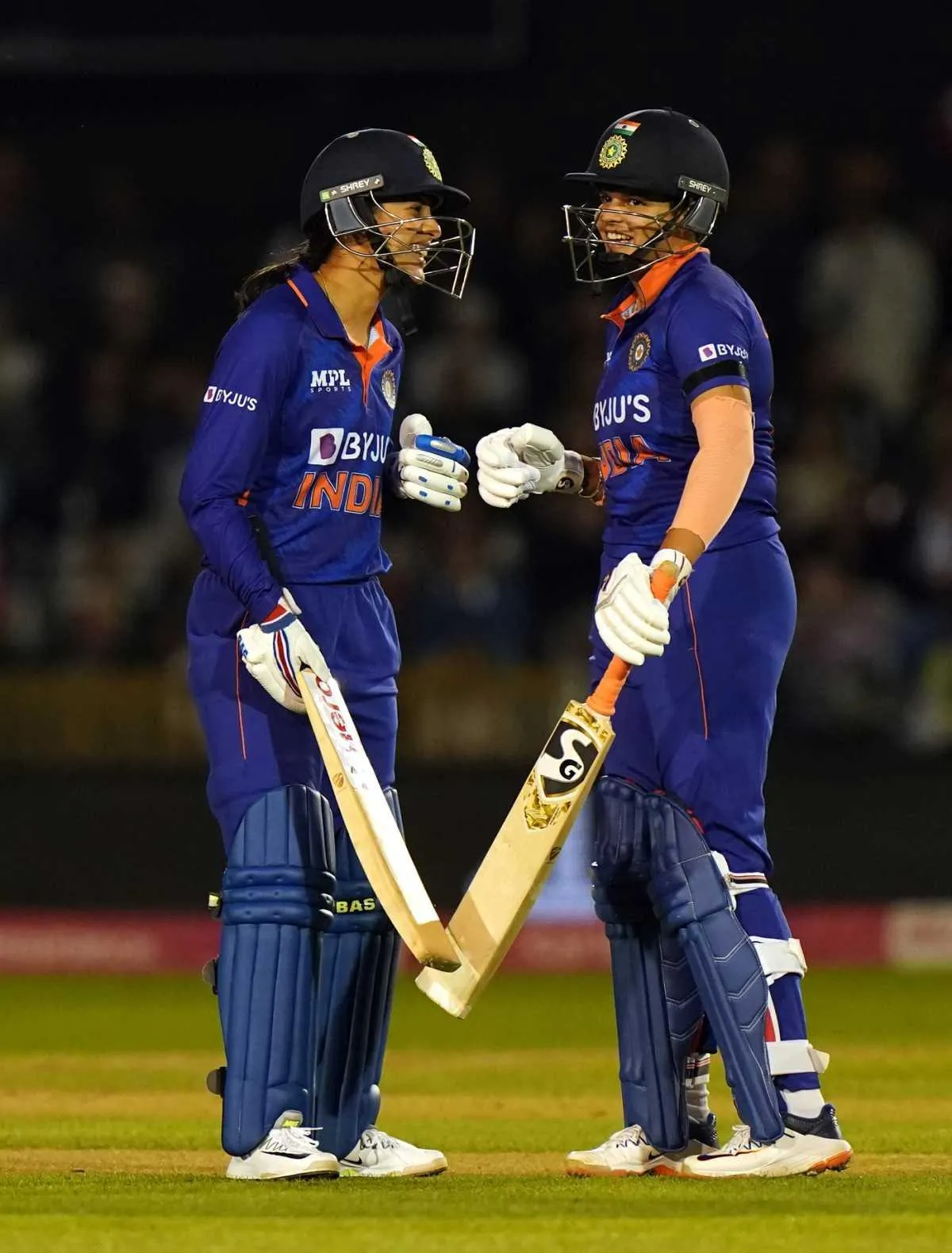 Smriti Mandhana on field preparing for a crucial shot
