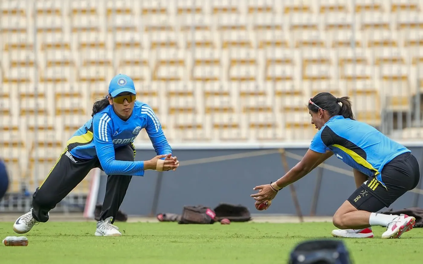 Smriti Mandhana practicing on field with teammate wallpaper