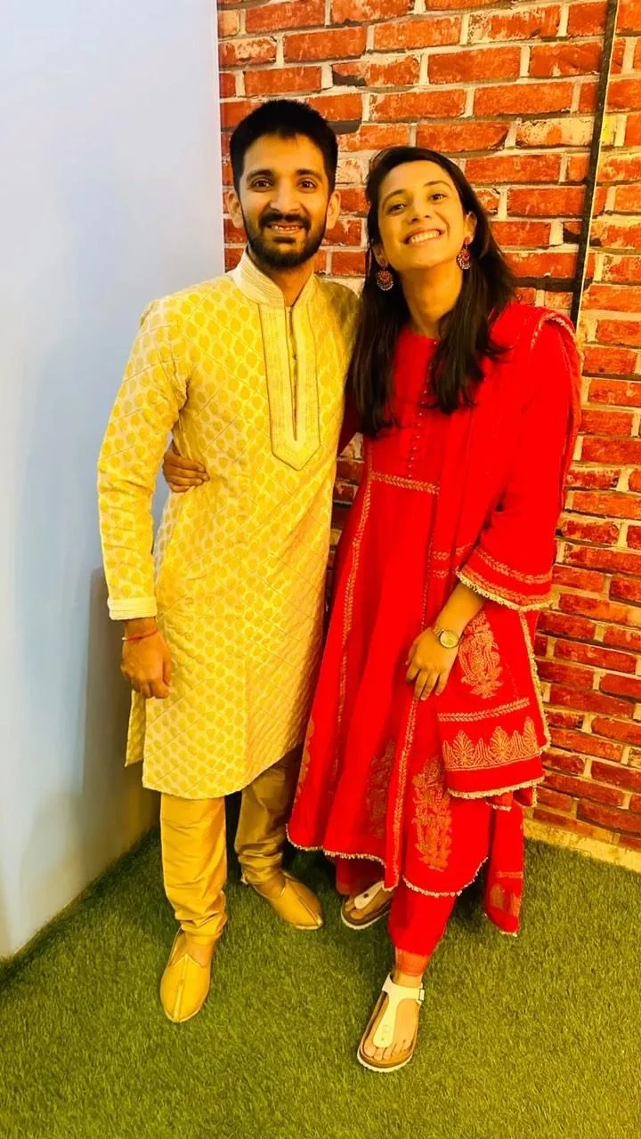 Smriti Mandhana preparing for a cricket match wallpaper