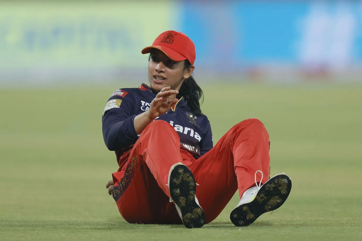 Smriti Mandhana Sitting on Field with Bat in Hand wallpaper