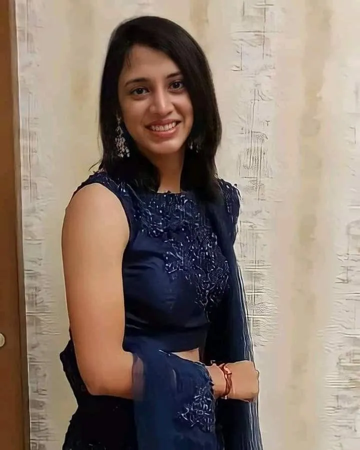 Smriti Mandhana Sporting Pink Jersey During Match wallpaper